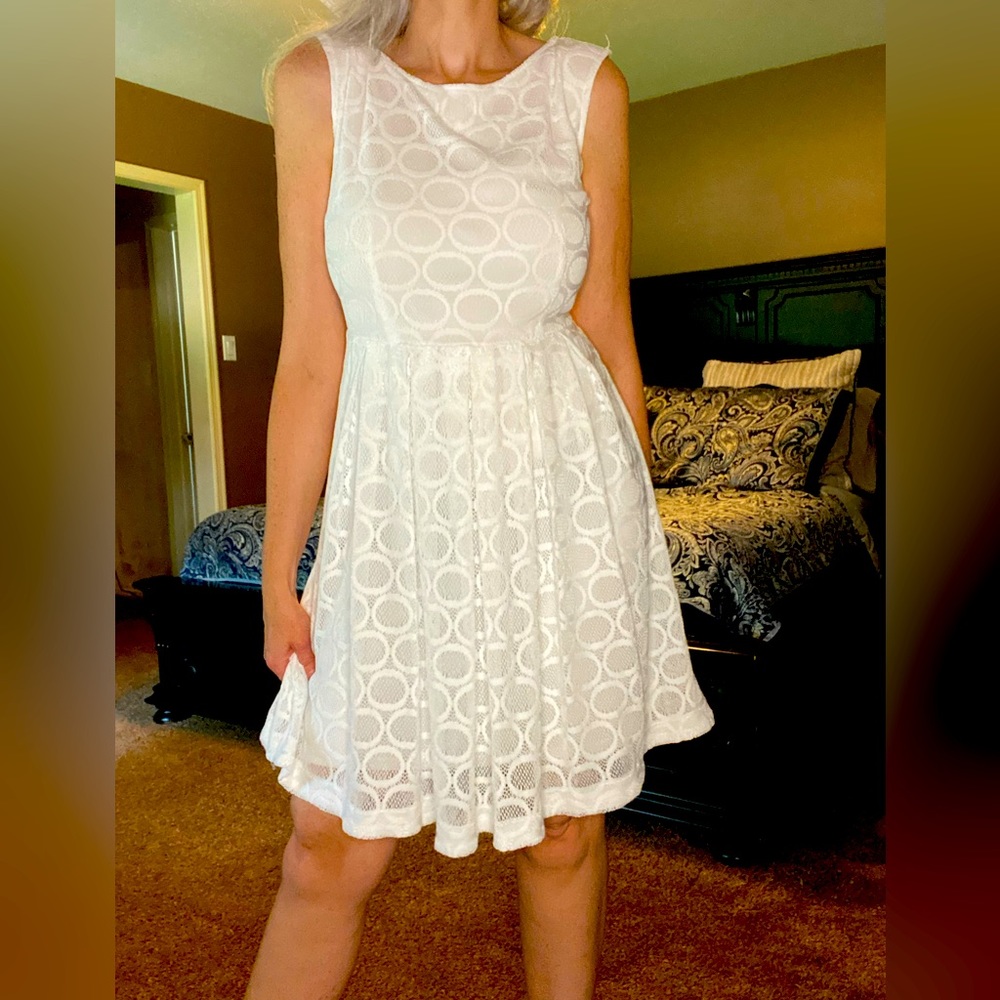 New York and Company white knee length dress size 0